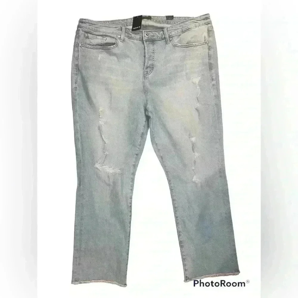 NWT Torrid Women’s Distressed Lightwash‎ Jeans Size 18t
